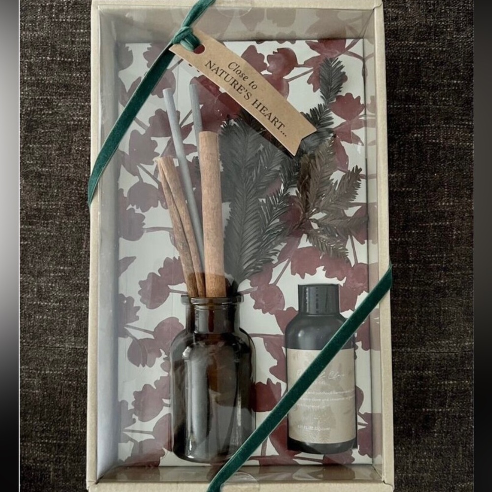New Anthropologie Holiday Scented Oil Reed Diffuser Patchouli Clove Gift Set